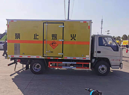 新田爆破器材运输车工人安全操作规范与智能技术保障
